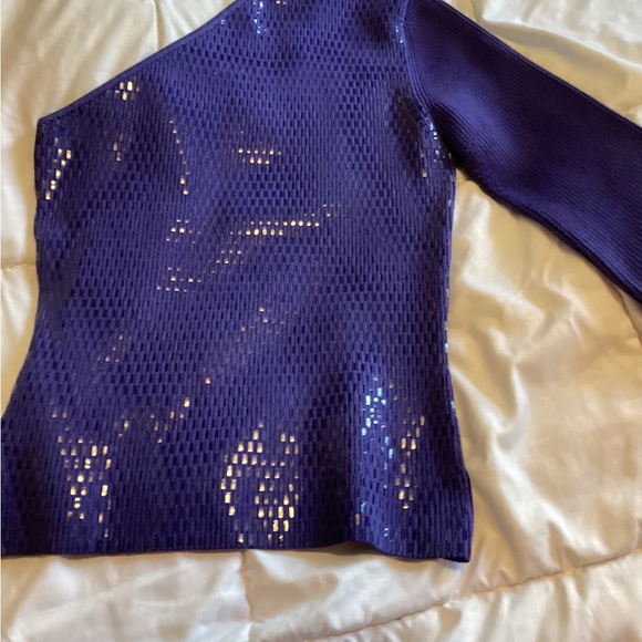 Women’s Cache One Shoulder Silk Shimmer Sweater Purple. Size M - Picture 4 of 7